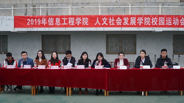 Happy漫画
王淑珍老师讲话.jpg