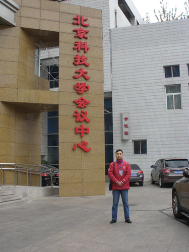 在招聘场地留影 在招聘场地留影