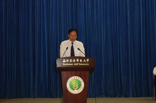 宋西德书记主持大会 宋西德书记主持大会