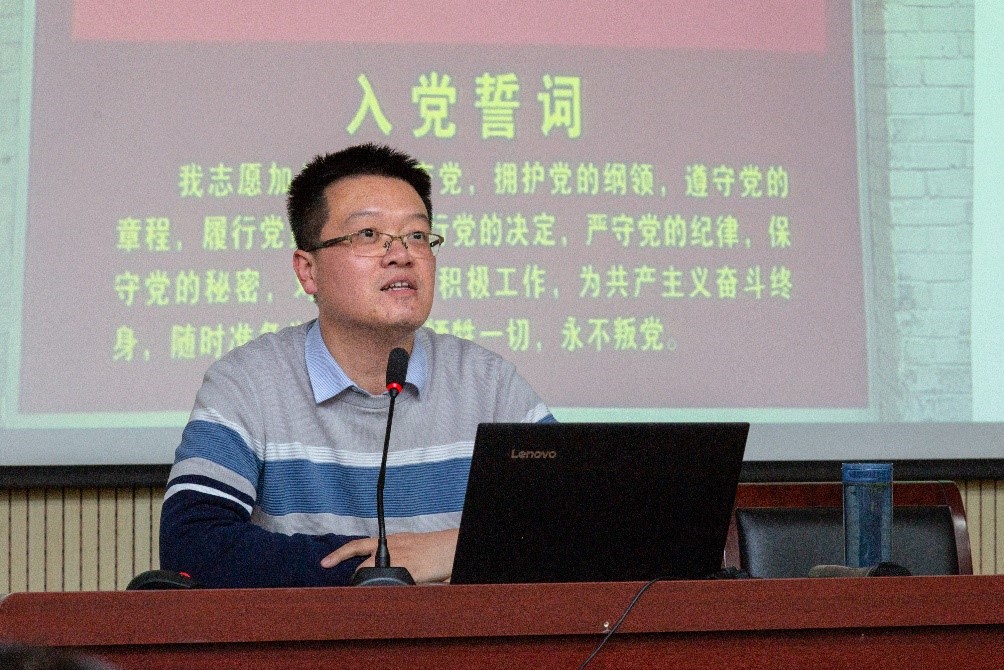 66eb02f834c54b58a49847c71e7c11d0.jpg 杨鹏教授作讲座.jpg